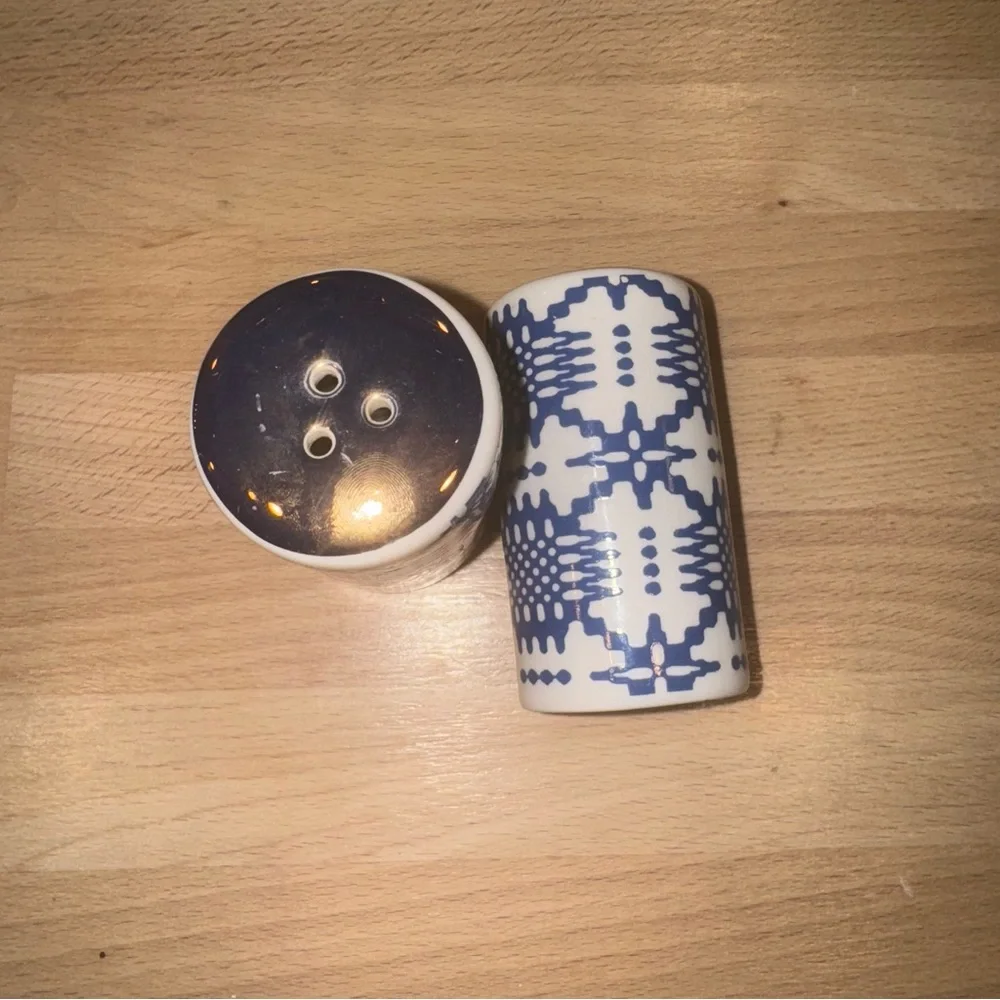Blue and White Patterned Ceramic Salt and Pepper‎ Shakers